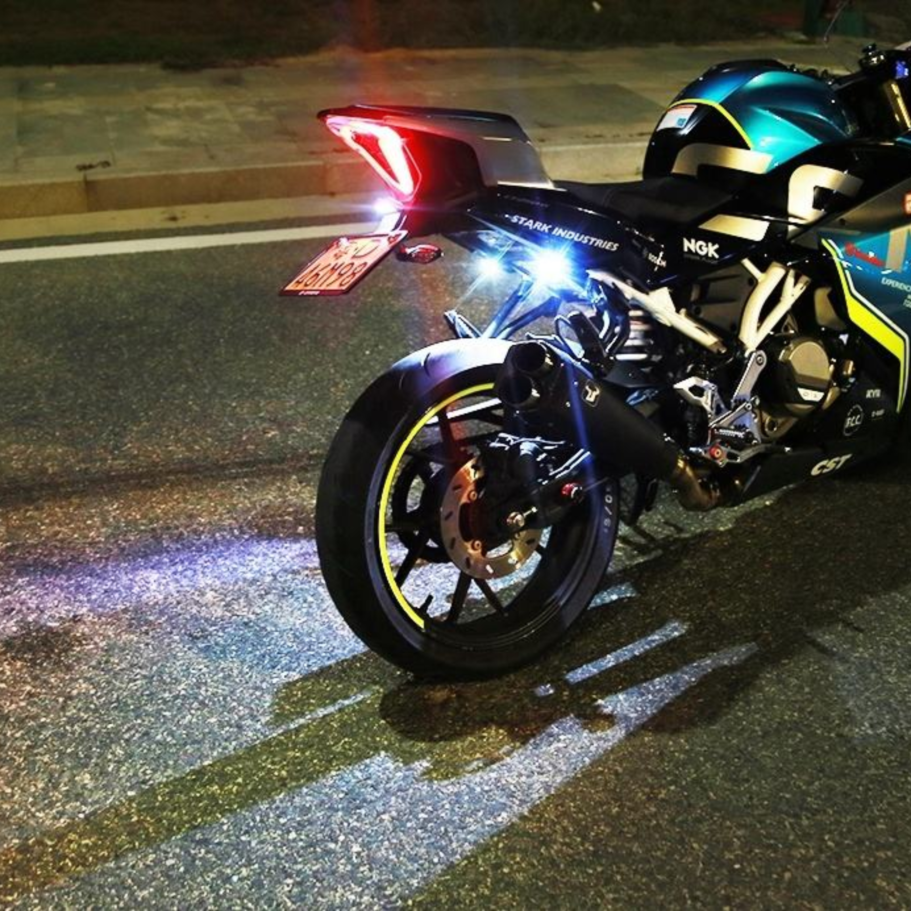 Pack of 2 Rechargeable 7-Color LED Strobe Light | Universal MotorBike